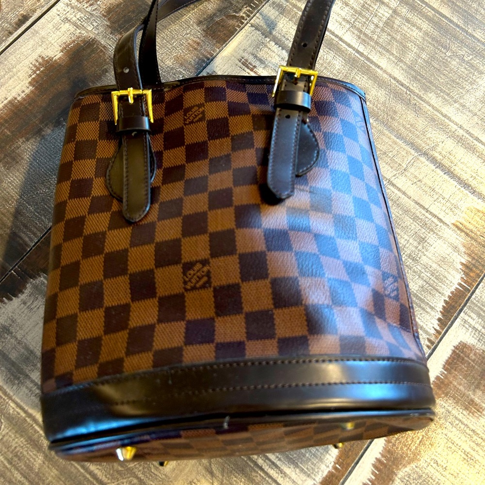 Knock off Louis Vuitton bucket purse
